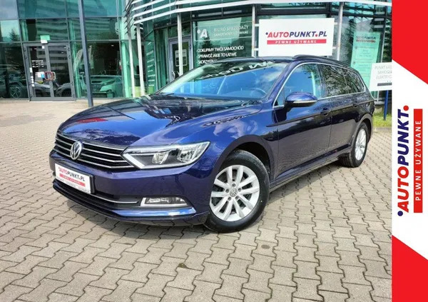 volkswagen piotrków kujawski Volkswagen Passat cena 84900 przebieg: 133618, rok produkcji 2019 z Piotrków Kujawski